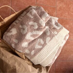 Soft Plush beige  and Cream Blanket - Plush leopard